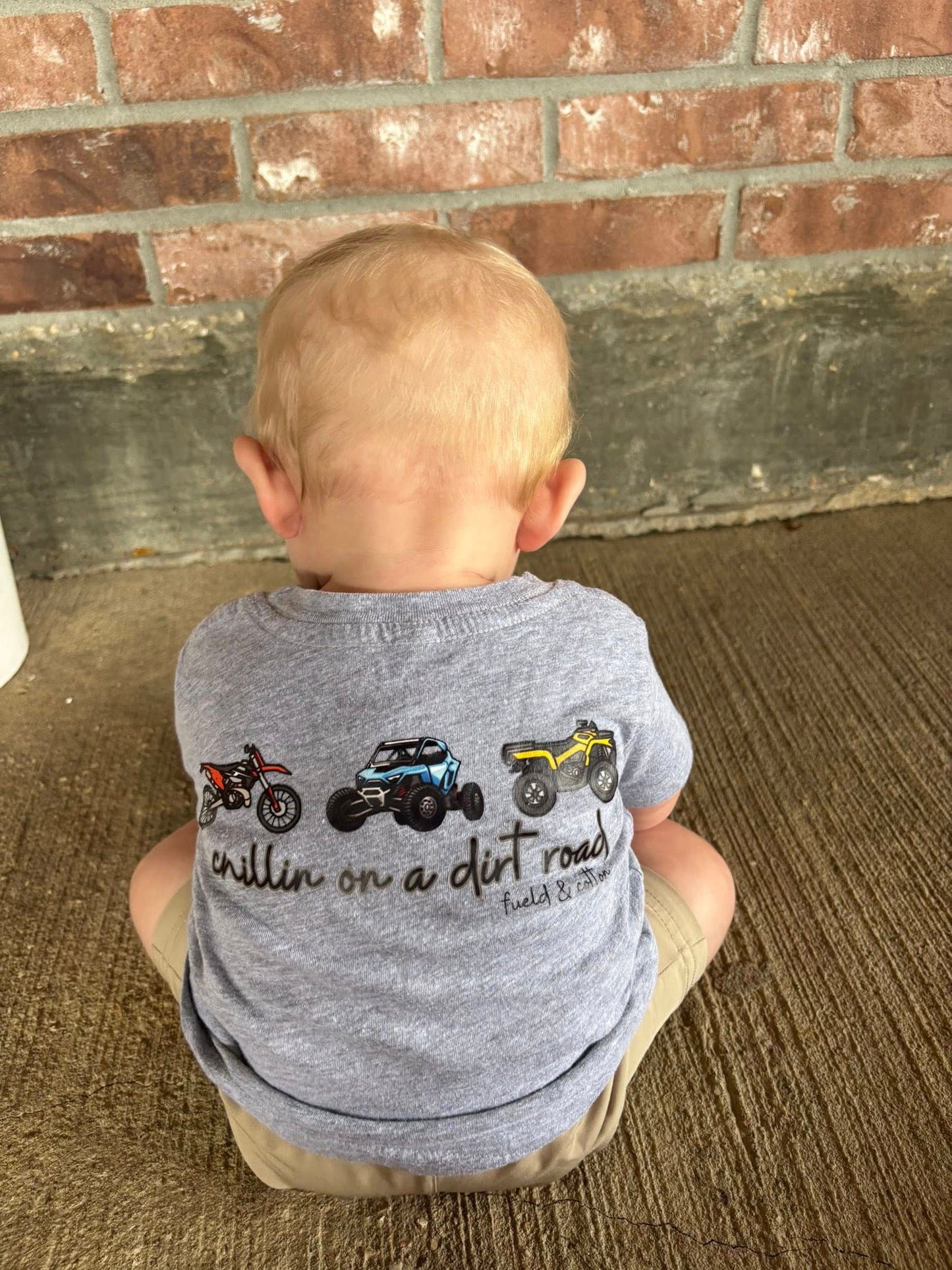 CHILLIN' ON A DIRT ROAD T-SHIRT
