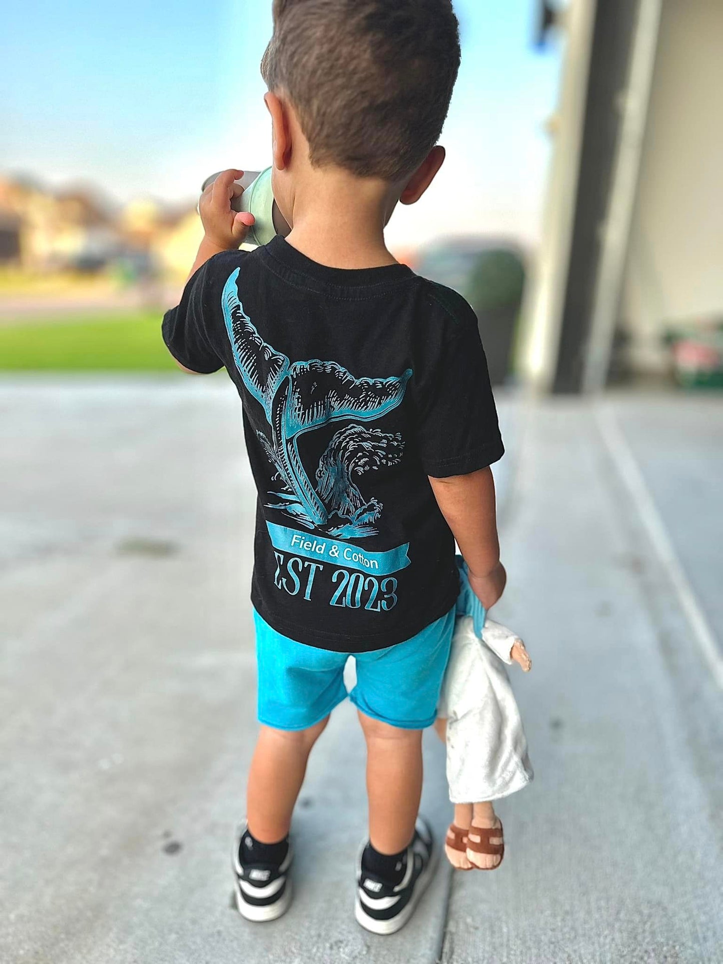 WHALE TAIL T-SHIRT
